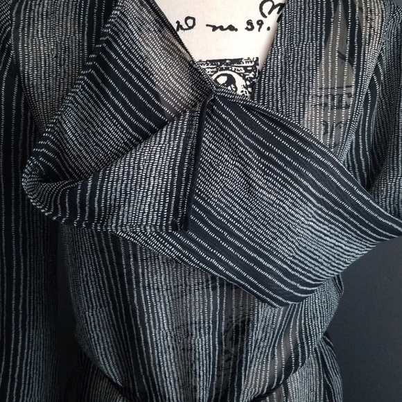 H & M  Black & White Chiffon Long  Slevees Blouse - Picture 6 of 6